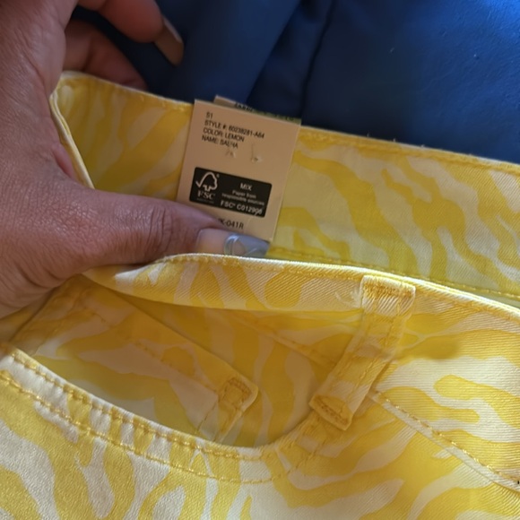 Brand New Bright Yellow printed Lei stretch denim size 17! - Picture 3 of 7
